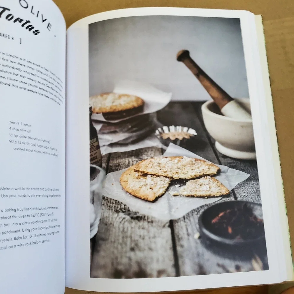 Everyday‎ Delicious Cookbook by Izy Hossack Paperback Top With Cinnamon Recipes